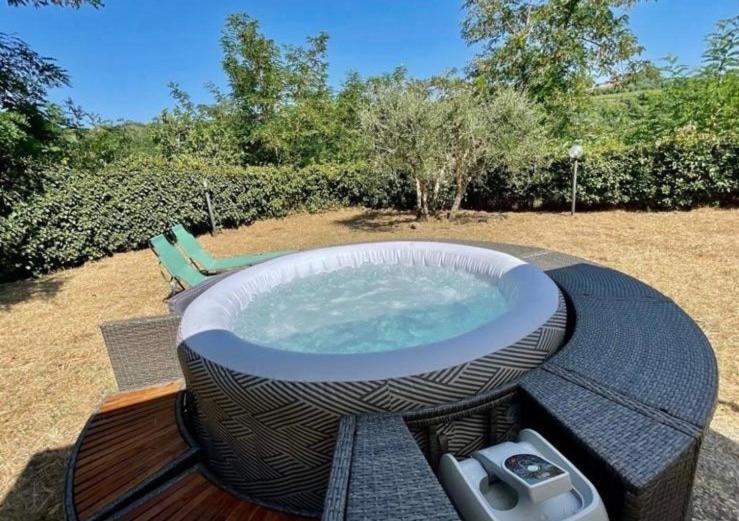 Apartamento Rustico Jacuzzi & Wine La Collina Exterior foto